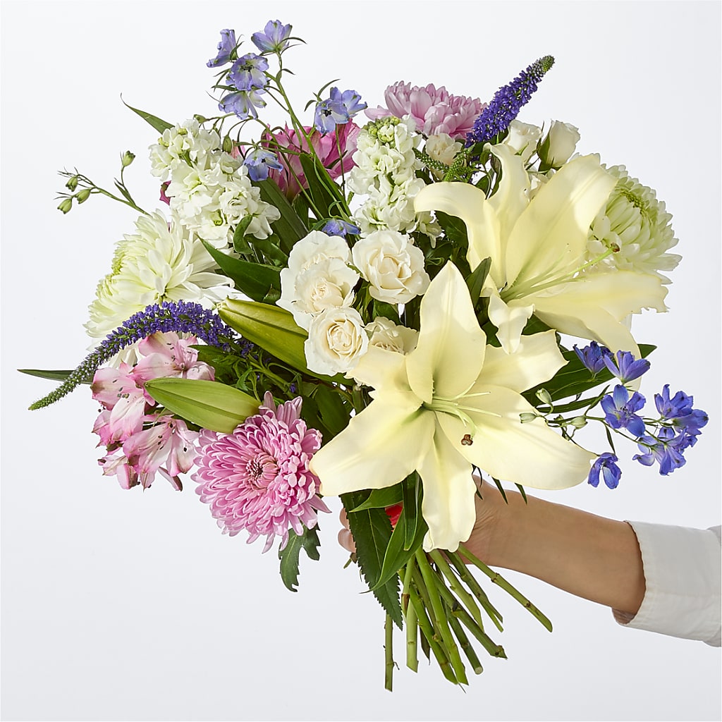 Winter Celebration Bouquet – Jy Floristeria, Trenton NJ
