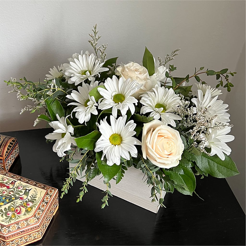 Fresh Linen Box Bouquet – Jy Floristeria, Trenton NJ