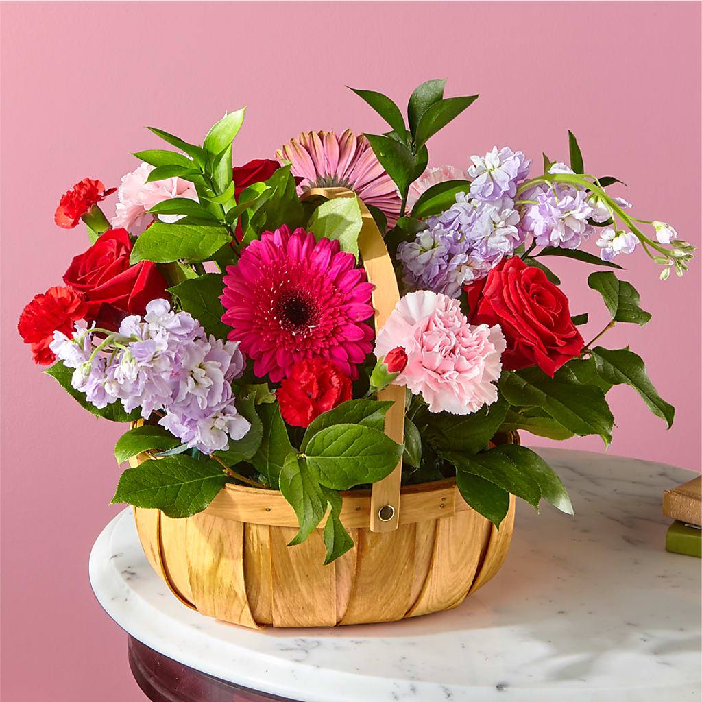 Pink Picnic Basket – Jy Floristeria, Trenton NJ