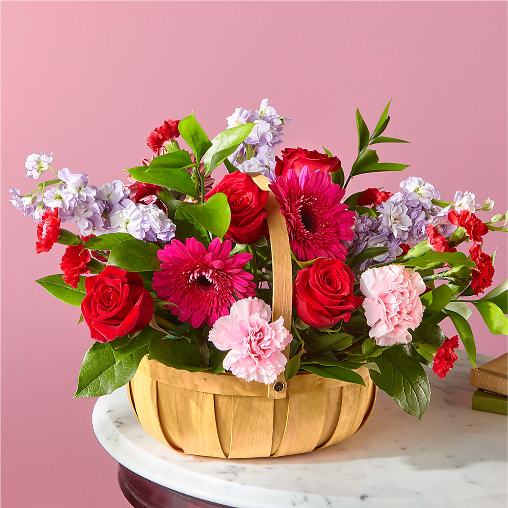 Pink Picnic Basket – Jy Floristeria, Trenton NJ