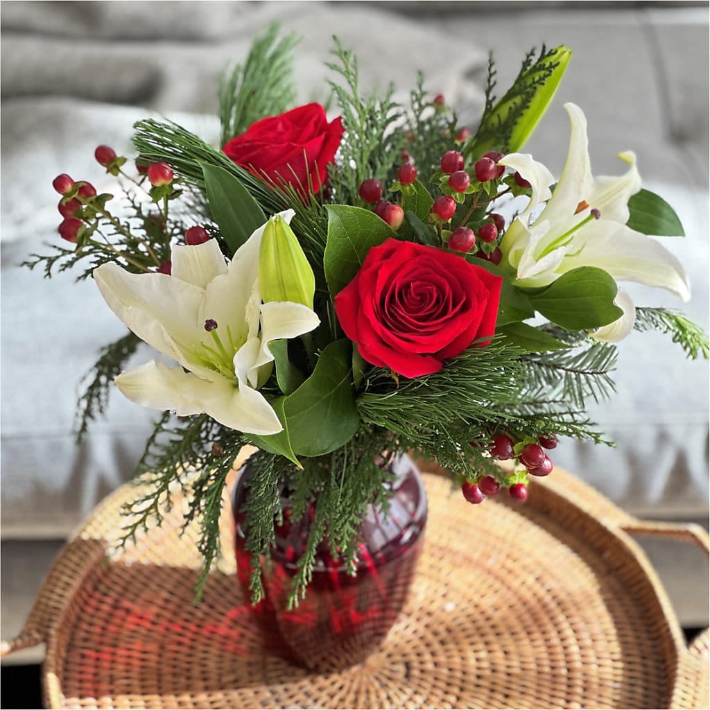 Evergreen Delight Bouquet – Jy Floristeria, Trenton NJ