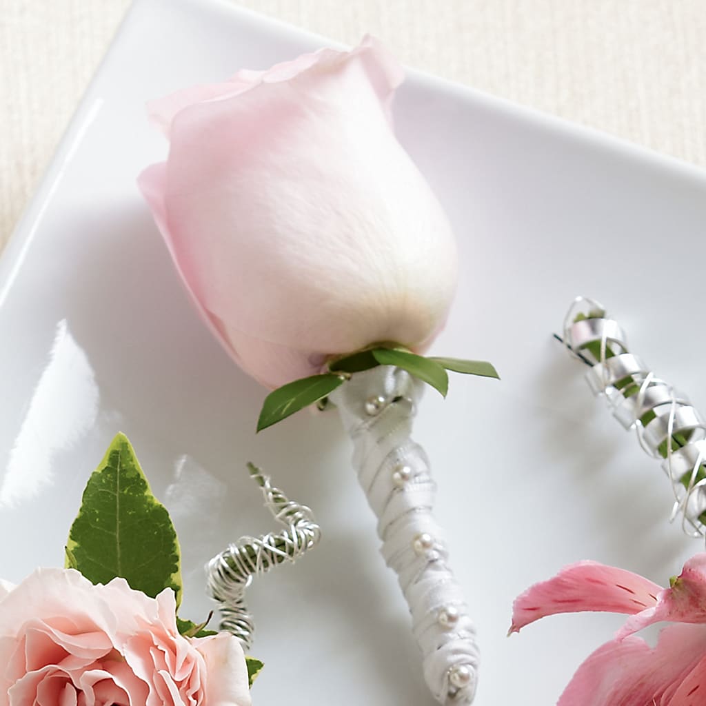 Pink Rose Boutonniere – Jy Floristeria, Trenton NJ