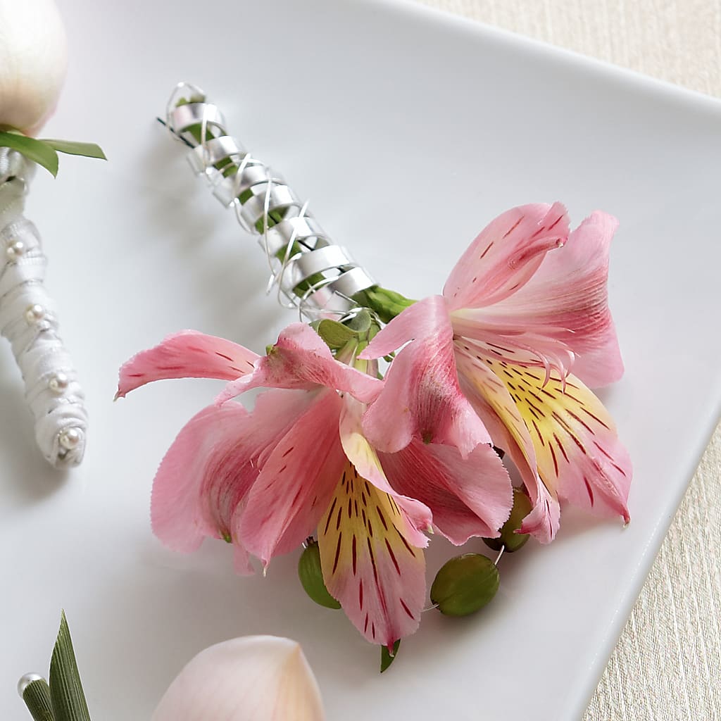 Pink Peruvian Lily Boutonniere – Jy Floristeria, Trenton NJ