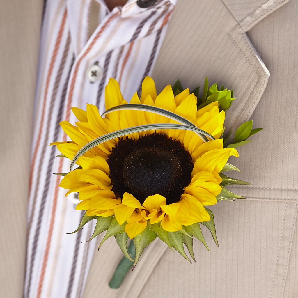 Free Spirit Boutonniere – Jy Floristeria, Trenton NJ
