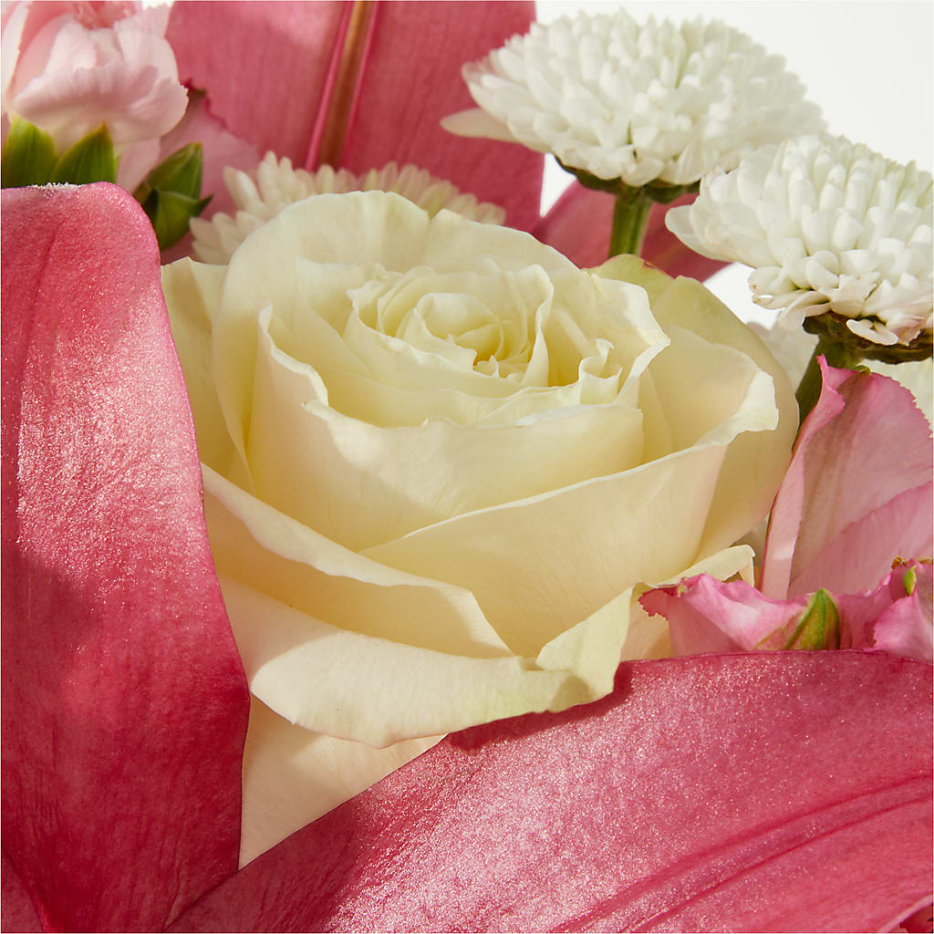 Piece of Cake Bouquet –  Jy Floristeria, Trenton NJ